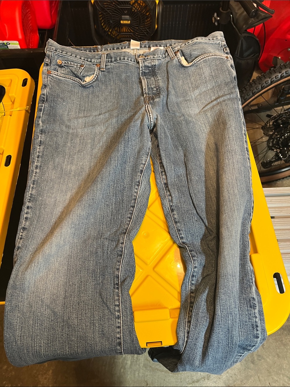 Lucky Brand Men's Relaxed Fit Jeans in Light Blue Wash
